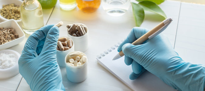 Natürliche, naturidentische oder synthetische Nahrungsergänzungsmittel – Was ist wirklich besser?